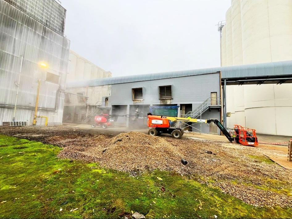 Pared exterior recubierta con una nueva capa de revestimiento